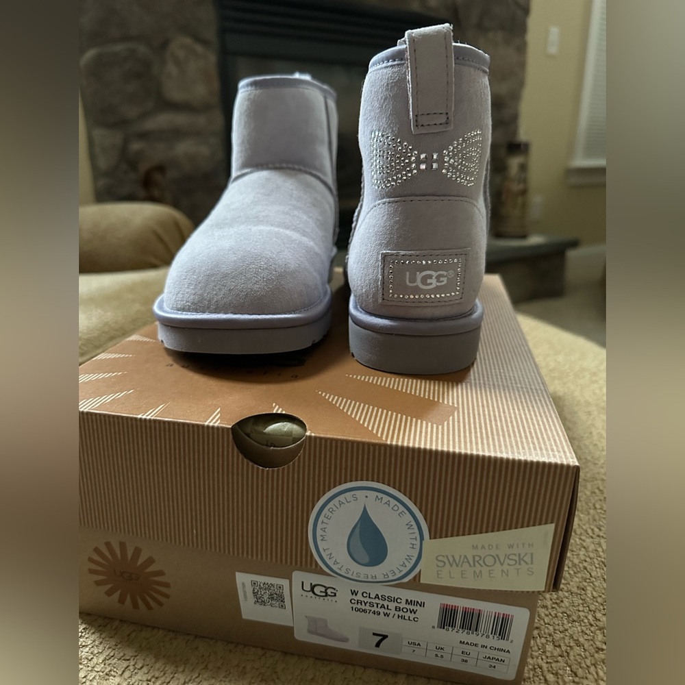 SLIGHTLY USED w/Box: UGG Classic Mini Crystal Bow boots. SZ 7. Grey/Light Lilac